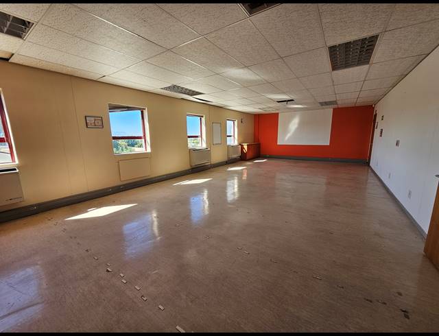 157M² OFFICE TO LET IN TYGER VALLEY